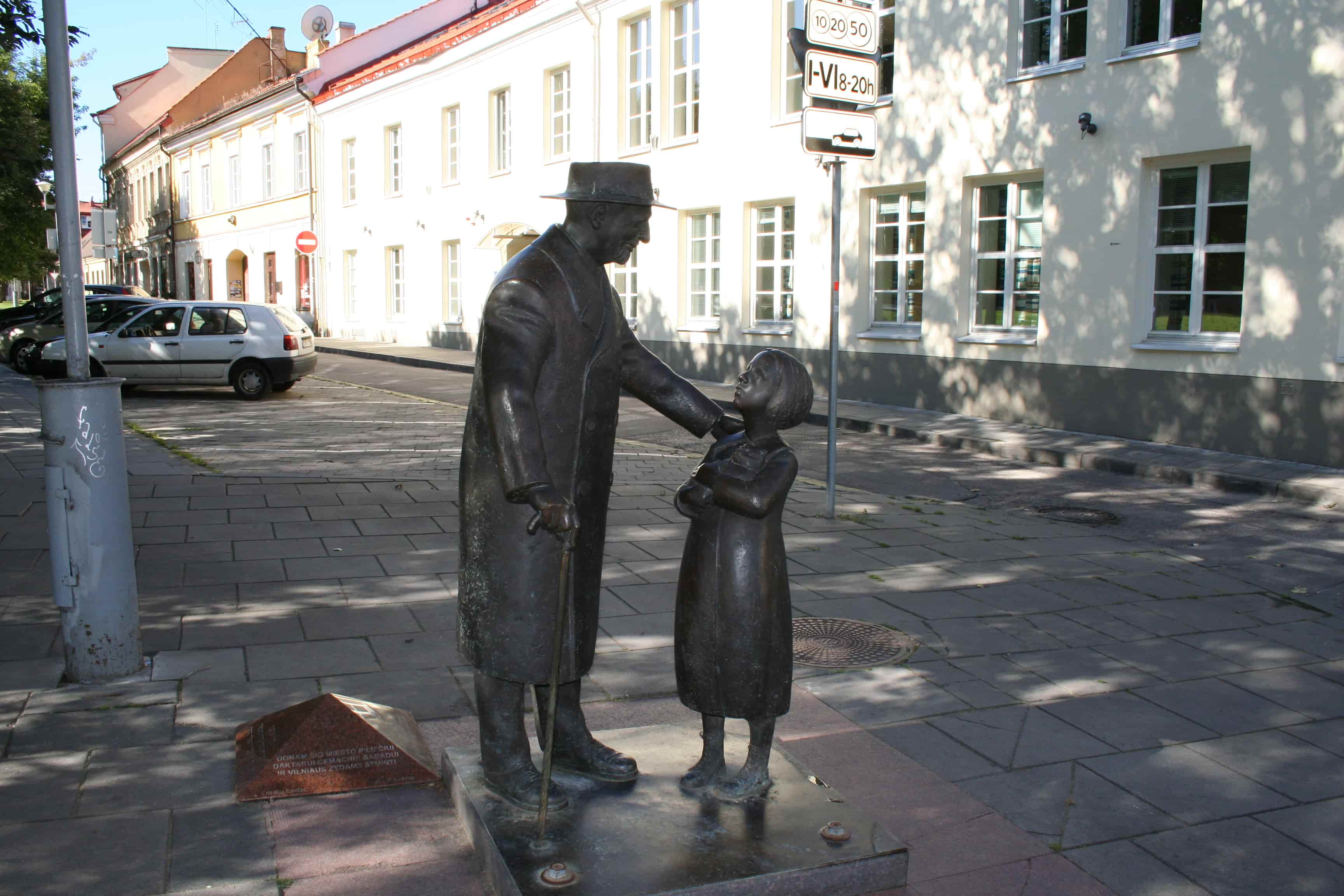 A sculpture of a doctor and girl holding a cat on Jewish Vilnius tour